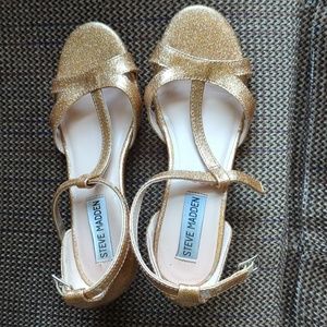 Steve Madden girls heels. Gold. Girls size 3